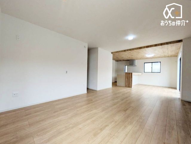���r���O �`Living�`�������������͋C��LDK�B�̂�т肭�낮�\�t�@��A���H�����y���ރ_�C�j���O�Z�b�g��u���Ă��������͂���܂���B