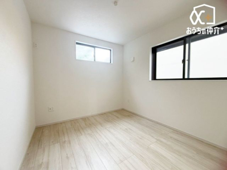 ���̑� 6.0���̏\���ȍL��������A�w�K�f�X�N��x�b�h��u���Ă���Ƃ肪����m���B���q�l�̐����ɍ��킹����������肪�\�ł��B���邢�����������މ��K�ȃv���C�x�[�g��Ԃł�