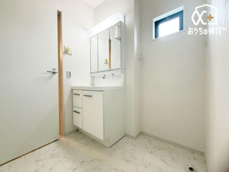 ���ʑ�E���ʏ� �������̂�����ʁ����󁕒E�߃X�y�[�X�ł��B��Ƃ�̂����Ԃł����C���̂����ւ����炭�炭�ł��B