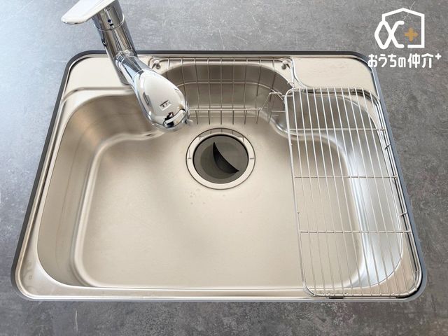 �L�b�`�� �������Ȃ��炲�Ƒ��̂��炪�����L�b�`���ł��B�����������q�l�̗l�q���킩��̂ŁA���S���Ă������Ɏ��g��ł��������܂��B�������΂ɂ��邩���b�����R�ƒe�݂܂��B