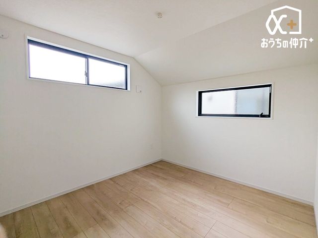 �q������ �q�������ɃI�X�X���Ȗ�5.�V���m���̗l�q�B�傫�߂̃N���[�[�b�g���t���Ă��邽�߁A���q�l�̕׋�����E�ߗޓ����֗��Ɏ��[�\�ł��B