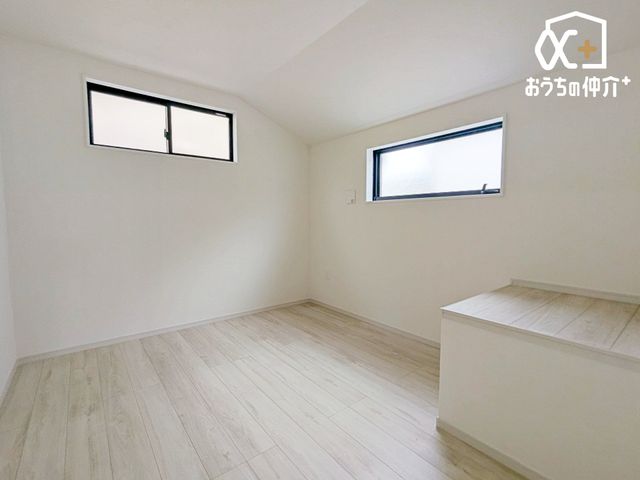 ���̑����� �y2�ʍ̌��̖��邢�m���z��ʍ̌��Ŗ��邳������܂��B�L�X�Ƃ��������ŉƋ�̔z�u�����R���݁B�q���������A�d���̃X�y�[�X�ɂ��œK�ł��B