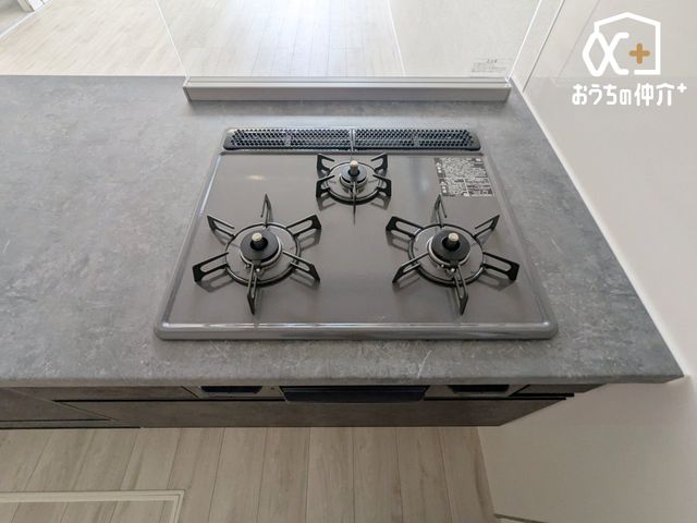 �L�b�`�� �����ɒ������ł��Ă��������͂��ǂ�3���R�����̃L�b�`���ł��B�������͖����̂��ƂȂ̂Ō����ǂ����������ł���̂͊������ł��ˁB