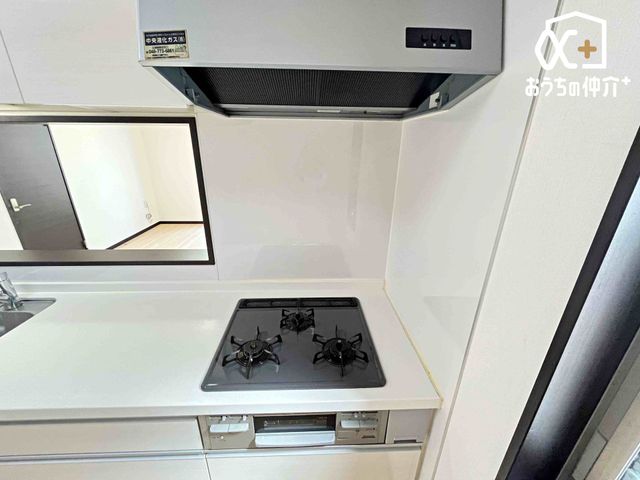 �L�b�`�� ������������O���R�����̗l�q�ł��B�u�߂�E�ύ��ޓ��̍�Ƃ������ɏo����R�����ł��B