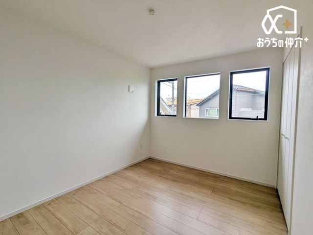 ���̑� 6.0���̗m���̗l�q�ł����������锒�ǂƖؖڏ��̗m���B�x�b�h�Ɗ���u���Ă�������������A�w�K���ɏW���ł��閾�邢��Ԃł��B�����͏��ւ⃊���[�g�w�K�X�y�[�X�Ƃ��Ă�����B