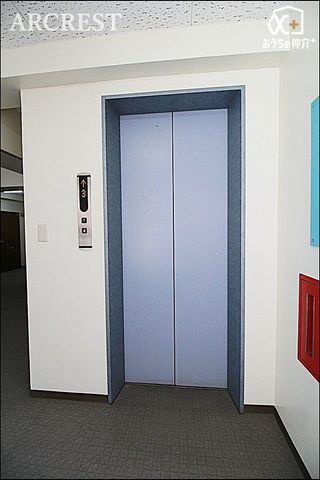 ���̑� �}���V�������̃G���x�[�^�[�̗l�q�ł��B���q�l��A��Ă̂��o������v���ו����^�ԍۂɂ��֗��ł��B