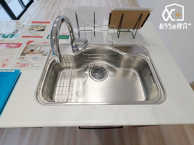 �L�b�`�� �������̂���s�J�s�J�̃X�e�����X�V���N�͍L���č�Ƃ��₷�����B�V���v���Ȑ������D��ۂŁA�����̐􂢕������K�ɂȂ肻���B���|���ȒP�����ŁA�Ǝ��̌������オ��A�L�b�`���ɗ����Ԃ����S�n�悭�Ȃ�܂��ˁB