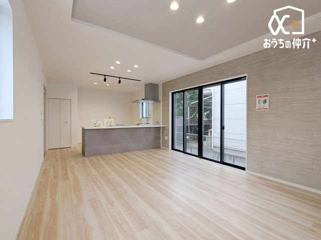 ���r���O ������̑傫�ȑ����炽���Ղ�z�����������ޖ��邢���r���O�B�Ƒ��c���⃊���b�N�X�^�C���ɍœK�ȊJ�������ӂ���Ԃł��B