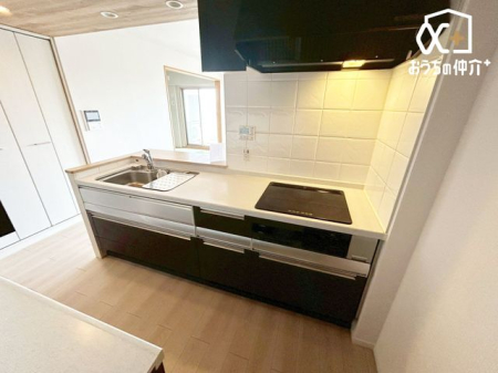 �L�b�`�� �����ɒ������ł��Ă��������͂��ǂ�3���R�����̃L�b�`���ł��B�������͖����̂��ƂȂ̂Ō����ǂ����������ł���̂͊������ł��ˁB