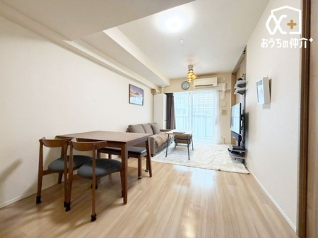 ���r���O ������̑傫�ȑ����炽���Ղ�z�����������ޖ��邢���r���O�B�Ƒ��c���⃊���b�N�X�^�C���ɍœK�ȊJ�������ӂ���Ԃł��B