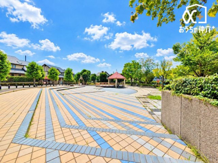���ӊ� ���[������ �k��5���B�����̎��͂̃����K����̓��H����ɂ₩�ȃX���[�v�������A���̐�ɂ͗m���̓����Ɩؐ��̋x�e��Ƌ�������A�e���̏�Ƃ��Ď�̂�������ł��B 370m