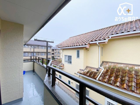 �o���R�j�[ ������̖��邳�����͂̃o���R�j�[�B����ꂽ�X�y�[�X�ł��A�S�n�悳�Ǝ��p������������m�ہB