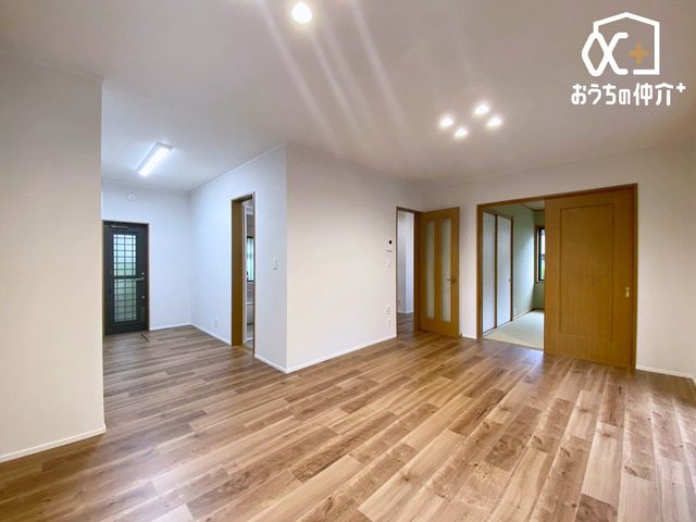 ���r���O �������������͋C��LDK�B�̂�т肭�낮�\�t�@��A���H�����y���ރ_�C�j���O�Z�b�g��u���Ă��������͂���܂���B