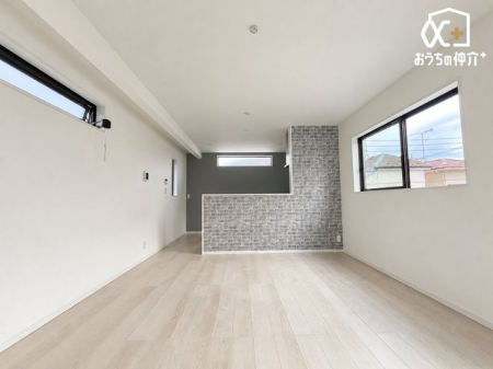 ���r���O �`Living�`�������������͋C��LDK�B�̂�т肭�낮�\�t�@��A���H�����y���ރ_�C�j���O�Z�b�g��u���Ă��������͂���܂���B