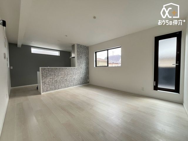 ���r���O �`Living�`�������������͋C��LDK�B�̂�т肭�낮�\�t�@��A���H�����y���ރ_�C�j���O�Z�b�g��u���Ă��������͂���܂���B