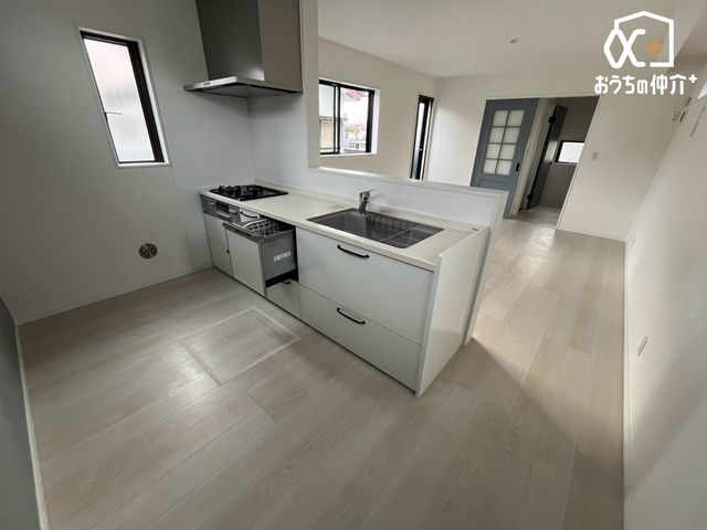 �L�b�`�� �`Kitchen�`�H���򊣑��@�����̃V�X�e���L�b�`���̗p�I���͐ߐ��ɂ��q����D����̂ł��B�����Ő�򂷂�̂ŉ�����������藎�Ƃ��܂�