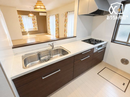 �L�b�`�� �������y��������L�b�`���X�y�[�X�BCG���H�ɂĉƋ�������s���Ă��܂�