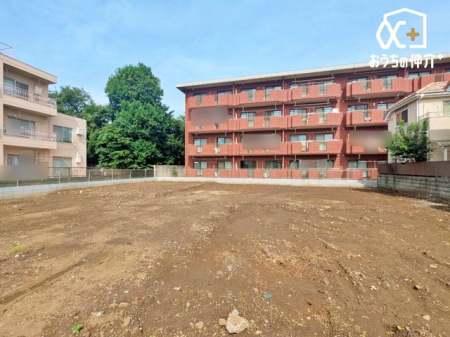 ���n�y�n�ʐ^ ���w�Z�܂œk��2���i��240m�j�ƁA�����Ȃ��q�l�����邲�ƒ�ɂ��������߂̗��n�B���ӂ͗����������Z��X�ŁA�o�X�ւ𗘗p����Β������u����������v�w�ȂǕ����H���փA�N�Z�X�\�ł��B