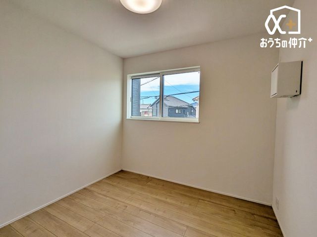 ���̑����� ���R���p�N�g�Ȃ��瑽�ړI�Ɏg����4.5���̗m�����q�ǂ������⏑�ցA�����[�g���[�N�p�̃��[�N�X�y�[�X�ɂ��҂�����I���N���[�[�b�g�����Ŏ��[�X�y�[�X���m�ۂ���Ă���A����������������ۂĂ܂�