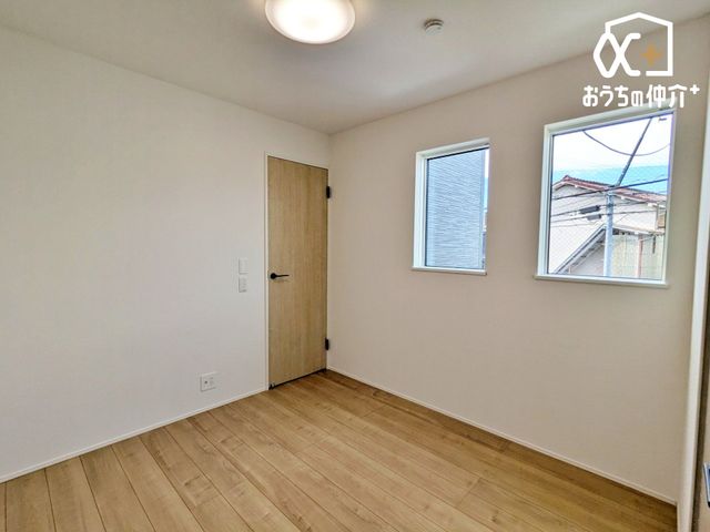 ���̑� 4.5���̂������ɂ�����������t����ꂽ�N���[�[�b�g�B�ߕ��͂������A�G�߂̏����␶���p�i���X�b�L���������ڂł��܂��B���[�����p���邱�Ƃł��������L�������ɕۂ��A���K�Ȍl��Ԃ�n�o���܂��B