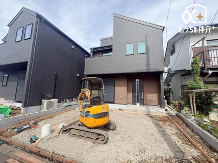 ���n�O�ώʐ^ �쑤���H�ɐڂ������邭�J�������ӂ�郍�P�[�V�����B���̗͂����������X���݂ƒ��a���郂�_���Ő������̂���O�σf�U�C�������͂ł��B�~�n���ɂ̓J�[�X�y�[�X��2�䕪�m�ۂ��Ă���A��Ƃ肠���炵�������܂��B