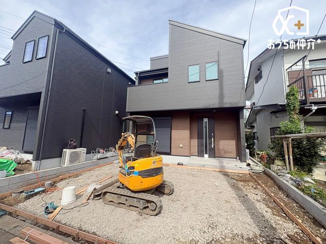 ���n�O�ώʐ^ �쑤���H�ɐڂ������邭�J�������ӂ�郍�P�[�V�����B���̗͂����������X���݂ƒ��a���郂�_���Ő������̂���O�σf�U�C�������͂ł��B�~�n���ɂ̓J�[�X�y�[�X��2�䕪�m�ۂ��Ă���A��Ƃ肠���炵�������܂��B