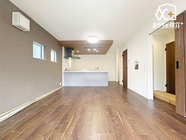 ���r���O �傫�ȑ����玩�R���������Ղ�Ɠ���J���I�ȃ��r���O�B�ʕ��E�̌��ɗD��A�G�߂��킸���K�ɉ߂����܂��B���Ƒ��ł������Ɗ�����₷�炬�̋�����Ԃł��B