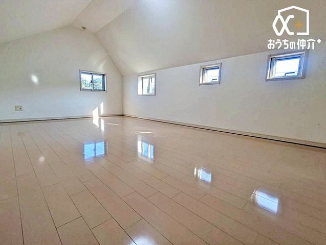 ���[ �傫�ȉו����y�X���[�ł����e�ʂ̎��[�X�y�[�X�B�V�[�Y���p�i��A��̕��E���W���[�p�i�����܂��̂ɂƂĂ��֗��ł��B�������猩���Ȃ��\���Ȃ̂ŁA���[���Ă��镨�������ċC�ɂȂ�Ƃ������Ƃ�����܂���B
