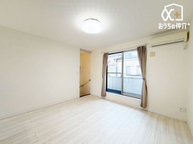 ���r���O ������̑傫�ȑ����炽���Ղ�z�����������ޖ��邢��12.7�����r���O�B�����b�N�X�^�C���ɍœK�ȊJ�������ӂ���Ԃł��B���ʐ^��AI���H�ɂ��Ƌ���폜���Ă��܂��B���ۂ̎����󋵂Ƃ͈قȂ�܂��B