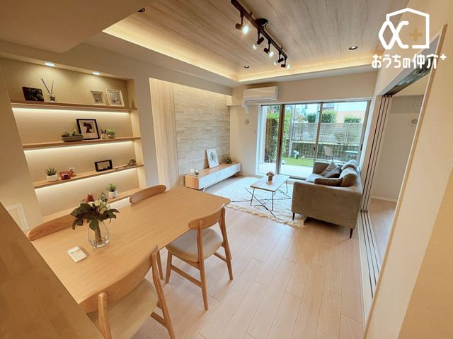 ���r���O ��15.6���̍L�X�Ƃ���LDK�́A�쓌�����̑����炽���Ղ�̉����Ȍ����������ސS�n�悢��Ԃł��B