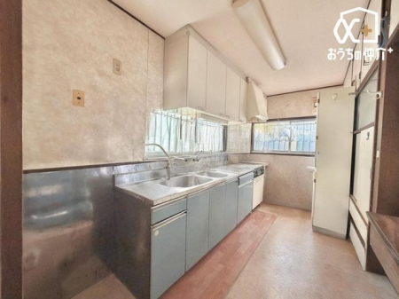 �L�b�`�� �{�摜�͓����җl�̉Ƌ��CG�ŏ������摜�ł���A�����Ƃ͈قȂ�\�����������܂��B