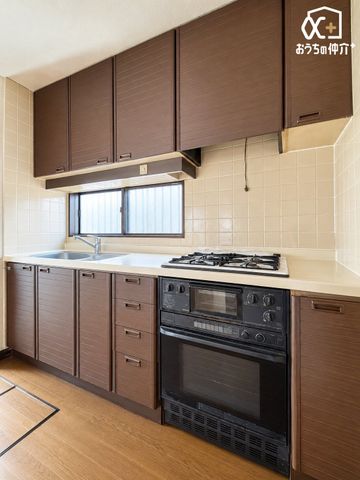 �L�b�`�� ���[�������L�b�`���͒�������H�ނ��������萮���ł��A��ƌ������A�b�v�B�����ڂ��X�b�L�����A�����̗��������K�ɂȂ�܂��B