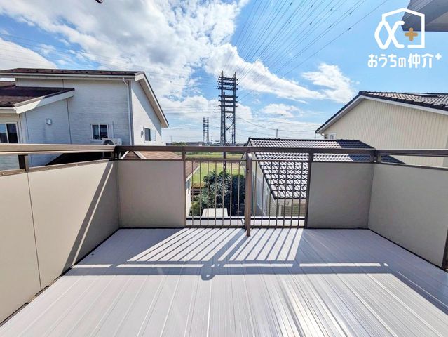 �o���R�j�[ ������̖��邳�����͂̃o���R�j�[�B����ꂽ�X�y�[�X�ł��A�S�n�悳�Ǝ��p������������m�ہB