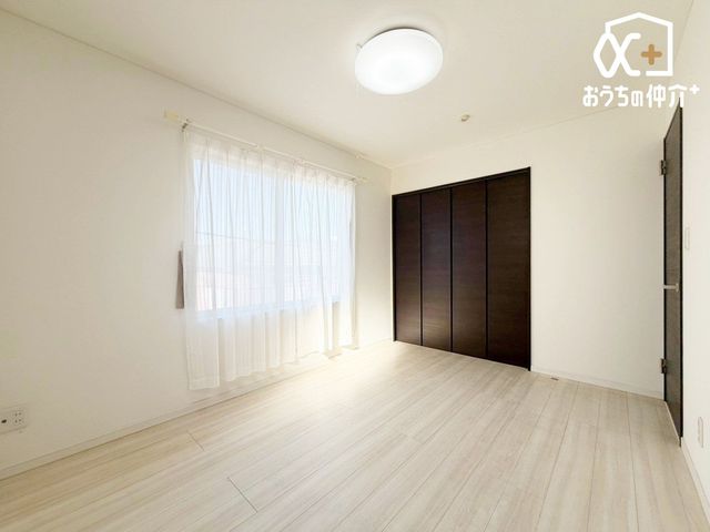 �q������ ���邭�������������͋C�̎q�ǂ������B�V�т��w�т��o�����X�悭�y���߂�A�S�n�悢��Ԃł��B���ʐ^��AI���H�ɂ��Ƌ���폜���Ă��܂��B���ۂ̎����󋵂Ƃ͈قȂ�܂��B