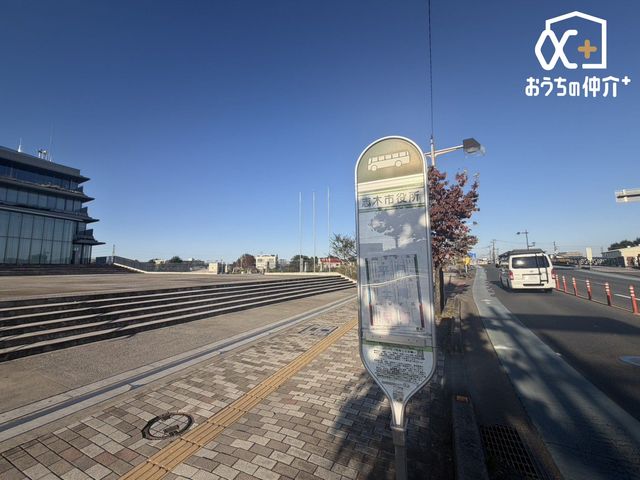 ���ӊ� �k��6���B�o�X��(�u�؎s����)�ł��B�u�؉w�����łȂ��A�����H�����p�ł���Y�a�w�⒆�Y�a�w�܂Œ��ʂł��B 450m