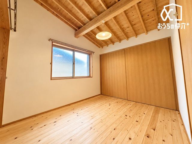 ���̑����� �P�K�m���B�L�X�Ƃ����N���[�[�b�g�t���̗m���ŁA�G�߂̗m���⏬�����X�b�L�����[�B