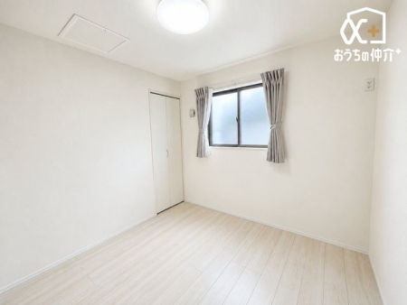 �q������ ���邭�������������͋C�̎q�ǂ������B�V�т��w�т��o�����X�悭�y���߂�A�S�n�悢��Ԃł��B���f�ڎʐ^�̈ꕔ�́AAI���H�ɂ��Ƌ�E���������폜���Ă���܂��B