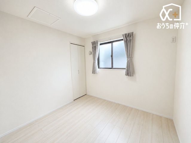 �q������ ���邭�������������͋C�̎q�ǂ������B�V�т��w�т��o�����X�悭�y���߂�A�S�n�悢��Ԃł��B���f�ڎʐ^�̈ꕔ�́AAI���H�ɂ��Ƌ�E���������폜���Ă���܂��B