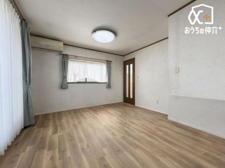 ���r���O ��ʍ̌��Ŗ��邢���r���O���{�摜��AI�摜�����ɂ��Ƌ����E�Ƌ�������H���Ă���܂�
