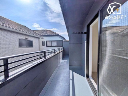 �o���R�j�[ ������̖��邳�����͂̃o���R�j�[�B����ꂽ�X�y�[�X�ł��A�S�n�悳�Ǝ��p������������m�ہB