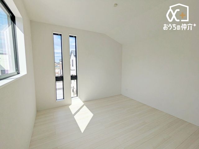 �q������ �q�������Ƃ��Ă��\���ȍL�������邨�����ł��B�Ƒ��X�̈��炬�̋�Ԃ��m�ۂł��A�v���C�x�[�g�ȃx�b�h���[���͕�炷���̊����ő���グ�������̂ł��B