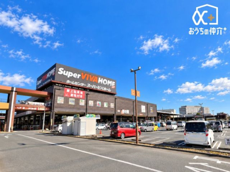 ���ӊ� �X�[�p�[�r�o�z�[���@��ʑ��X �k��22���B�c�Ǝ���6:30-21:00 1730m