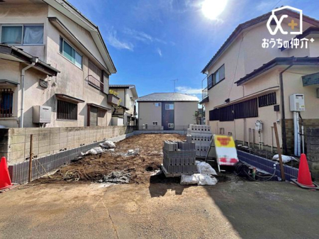 ���n�O�ώʐ^ �ۈ牀��c�t���A���E���w�Z���k�����ɂ�����S���Č��₩�Ɏq��Ăł���ՐÂȏZ��X�B�L���Ȏ��R�̎c��u�q��L�O�����v���������΂ɁB