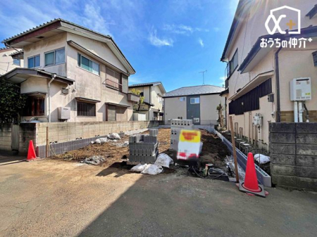 ���n�O�ώʐ^ �x���ɂ́u�G�~�e���X����v�ŃV���b�s���O��O�������y���񂾂�ł���A�Ƒ��ł̂��o�������҂��������Ȃ郉�C�t�G���A�ł��B