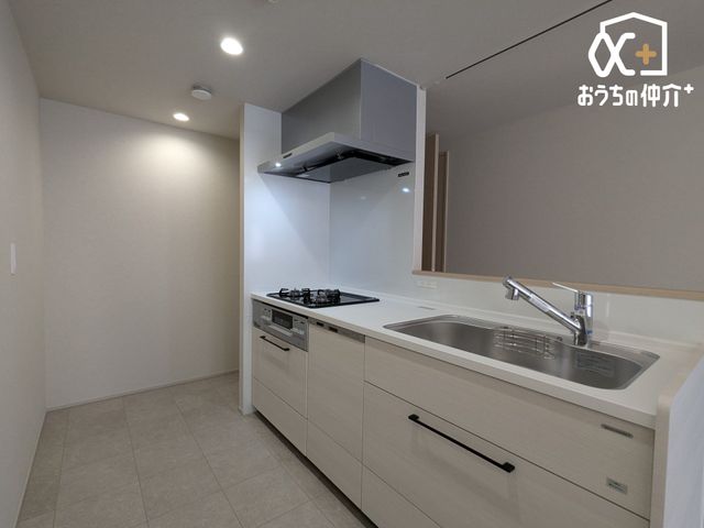 �L�b�`�� ���[�L�x�ȃL�b�`���B���Ƒ��̗l�q�����Ȃ���A��Ƃ��ł���̂����͓I�ł��B������Ƃ������邢�L�b�`���Ő������������Ղ�B