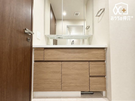 ���ʑ�E���ʏ� �O�ʋ��^�C�v�̐��ʉ��ϑ�ł��B�O�ʋ��^�C�v�̐��ʉ��ϑ�͎g�����肪�ǂ��A�ׂ����������[�ł��܂��B���[�I������X�b�L���Еt�����ʏ��ł��B
