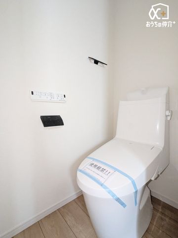 �g�C�� 2�K�̉������֍��t�g�C���ł��B�����g���ꏊ�����炱���A�������₨�|�����ȒP�ȃV���v���ȃf�U�C�����̗p���܂����B