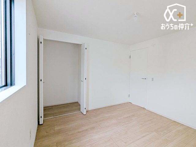���̑� �Q�ʍ̌��Ŗ��邳������܂��B�q���������A�d���̃X�y�[�X�ɂ��œK�ł��B