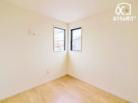 ���̑����� �y2�ʍ̌��̖��邢�m���z��ʍ̌��Ŗ��邳������܂��B�L�X�Ƃ��������ŉƋ�̔z�u�����R���݁B�q���������A�d���̃X�y�[�X�ɂ��œK�ł��B