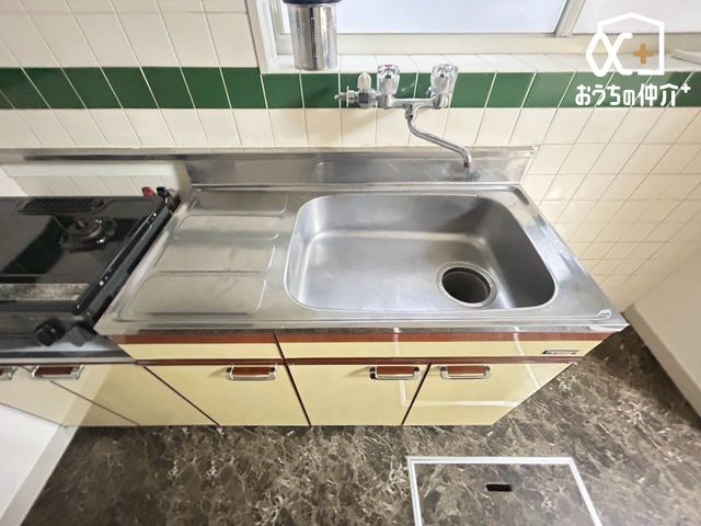 �L�b�`�� ��Ԃ��L�����p�ł���L�b�`���ł��B�L�b�`������߂�X�y�[�X�͎��R�ƃR���p�N�g�ɂȂ��Ă���܂��B�_�C�j���O�Z�b�g���߂���΁A�z�V���y�ɂȂ��Ƒ�Ƃ��Ă��g�������ł��ˁI